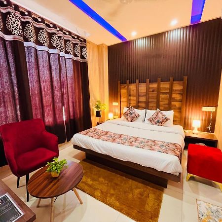 Hotel Pearl Grand, Zirakpur - Top Rated & Most Awarded Property In Tricity Чандігарх Екстер'єр фото