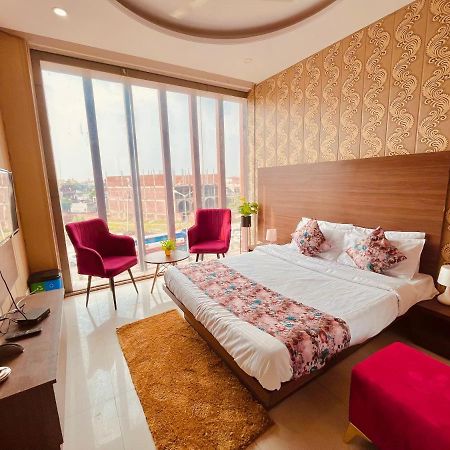 Hotel Pearl Grand, Zirakpur - Top Rated & Most Awarded Property In Tricity Чандігарх Екстер'єр фото