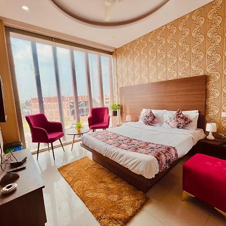 Hotel Pearl Grand, Zirakpur - Top Rated & Most Awarded Property In Tricity Чандігарх Екстер'єр фото