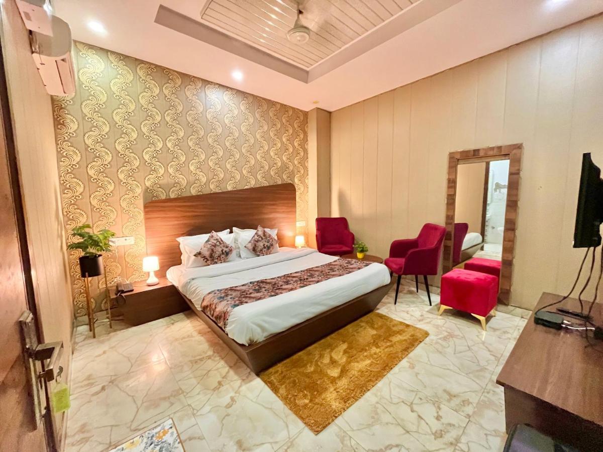 Hotel Pearl Grand, Zirakpur - Top Rated & Most Awarded Property In Tricity Чандігарх Екстер'єр фото