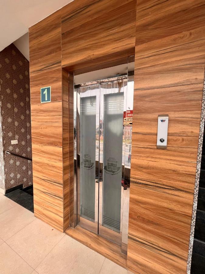 Hotel Pearl Grand, Zirakpur - Top Rated & Most Awarded Property In Tricity Чандігарх Екстер'єр фото