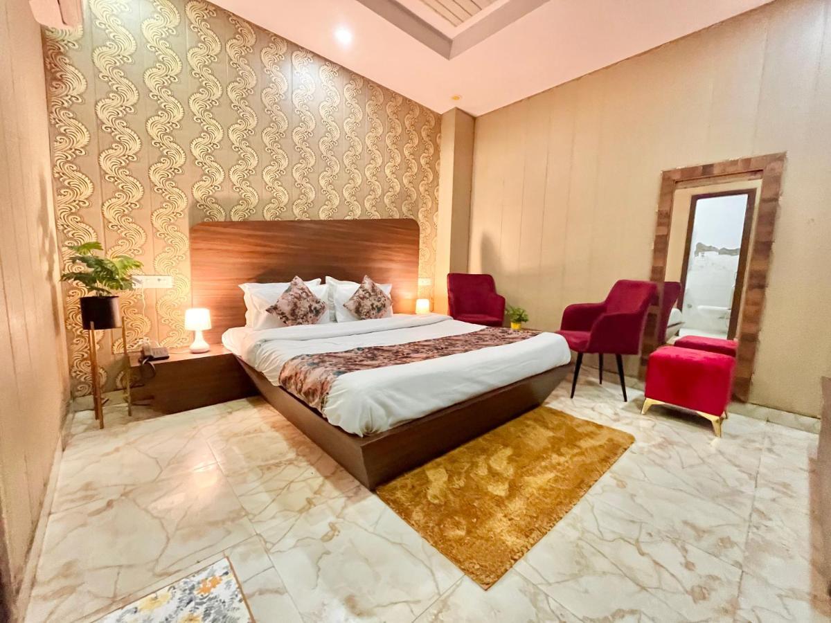 Hotel Pearl Grand, Zirakpur - Top Rated & Most Awarded Property In Tricity Чандігарх Екстер'єр фото