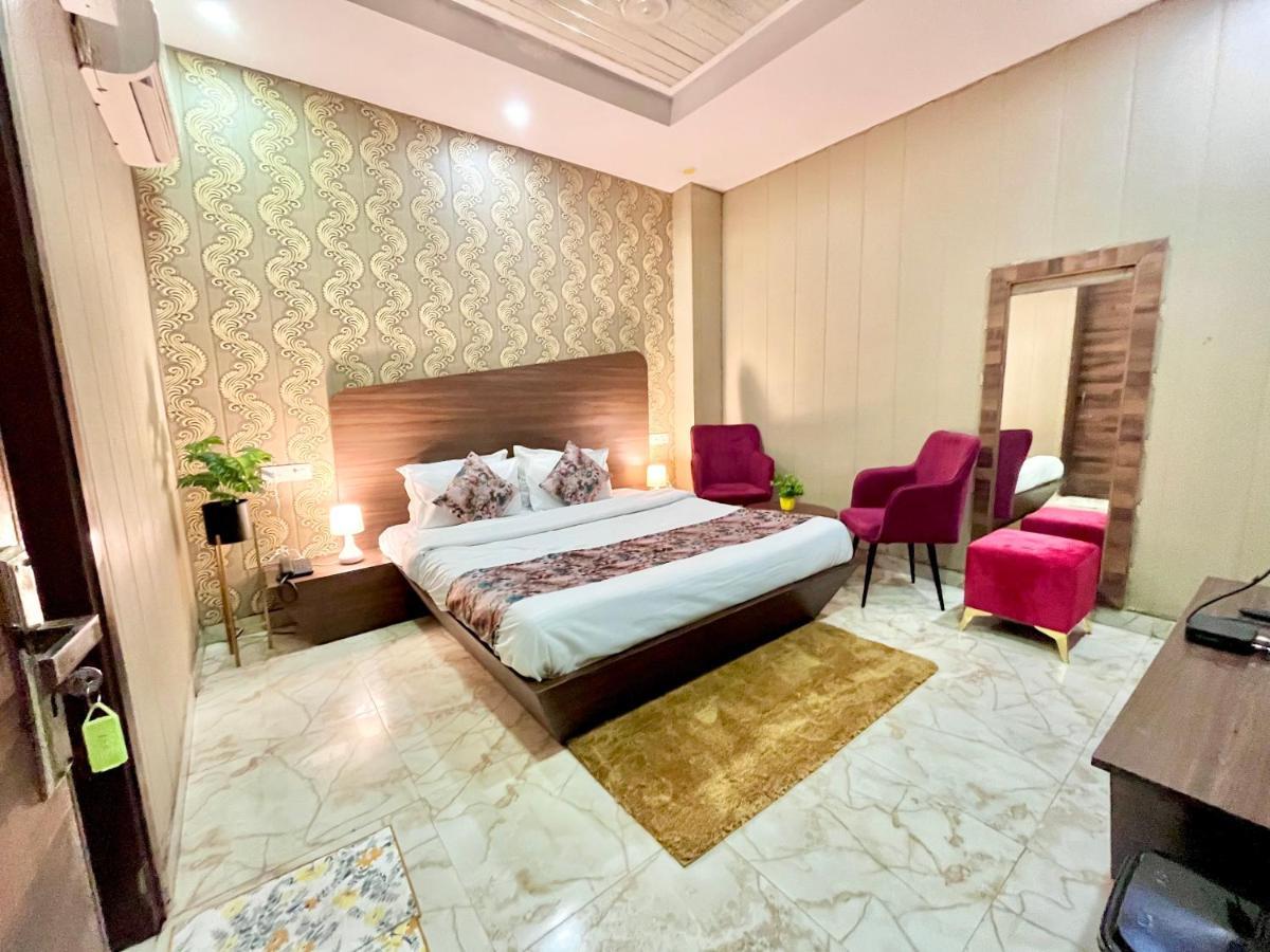 Hotel Pearl Grand, Zirakpur - Top Rated & Most Awarded Property In Tricity Чандігарх Екстер'єр фото