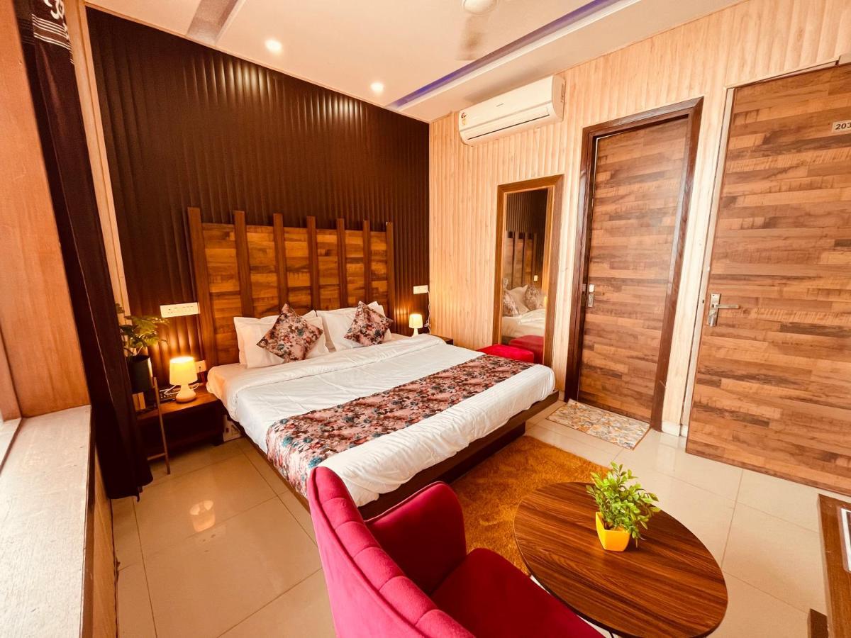 Hotel Pearl Grand, Zirakpur - Top Rated & Most Awarded Property In Tricity Чандігарх Екстер'єр фото