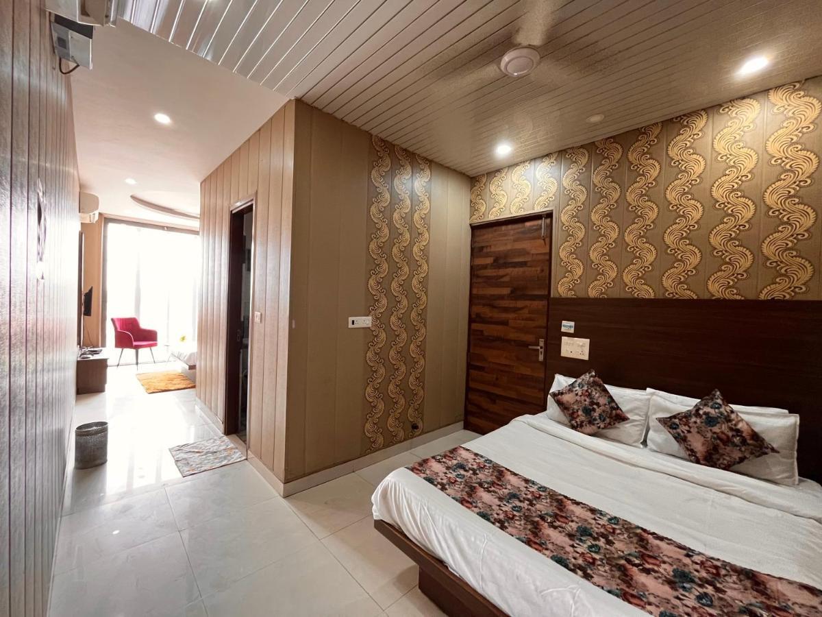 Hotel Pearl Grand, Zirakpur - Top Rated & Most Awarded Property In Tricity Чандігарх Екстер'єр фото