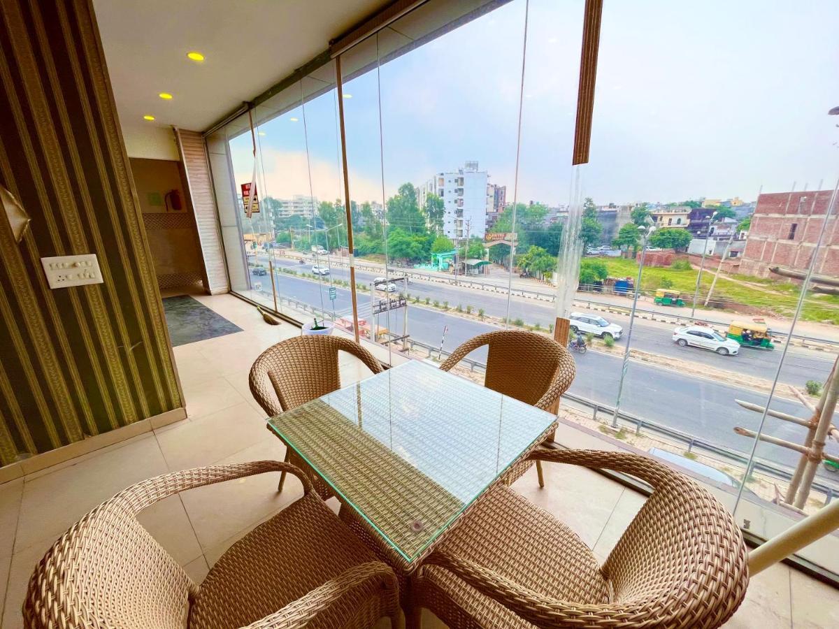Hotel Pearl Grand, Zirakpur - Top Rated & Most Awarded Property In Tricity Чандігарх Екстер'єр фото