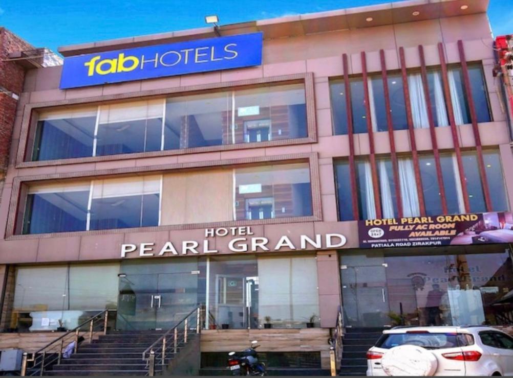 Hotel Pearl Grand, Zirakpur - Top Rated & Most Awarded Property In Tricity Чандігарх Екстер'єр фото