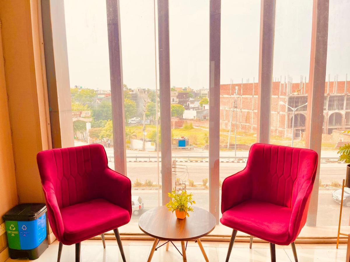 Hotel Pearl Grand, Zirakpur - Top Rated & Most Awarded Property In Tricity Чандігарх Екстер'єр фото