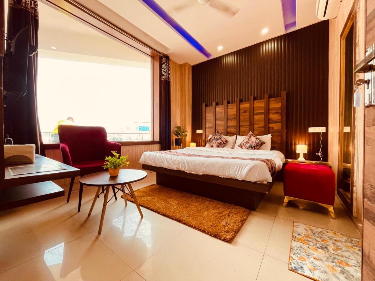 Hotel Pearl Grand, Zirakpur - Top Rated & Most Awarded Property In Tricity Чандігарх Екстер'єр фото
