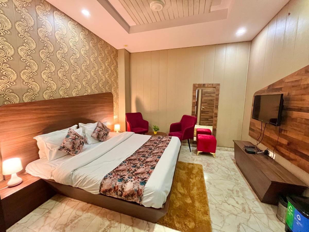 Hotel Pearl Grand, Zirakpur - Top Rated & Most Awarded Property In Tricity Чандігарх Екстер'єр фото
