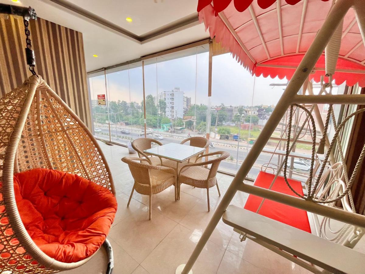 Hotel Pearl Grand, Zirakpur - Top Rated & Most Awarded Property In Tricity Чандігарх Екстер'єр фото