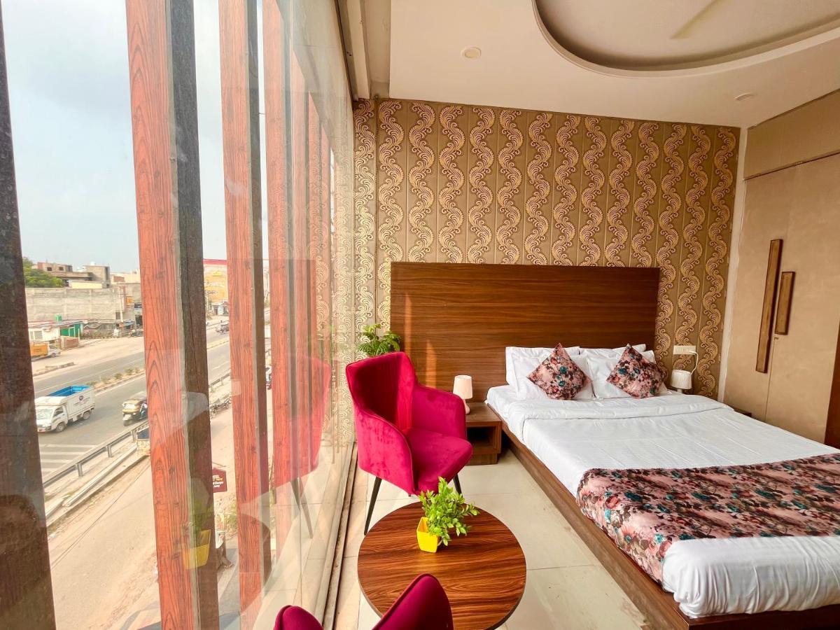 Hotel Pearl Grand, Zirakpur - Top Rated & Most Awarded Property In Tricity Чандігарх Екстер'єр фото