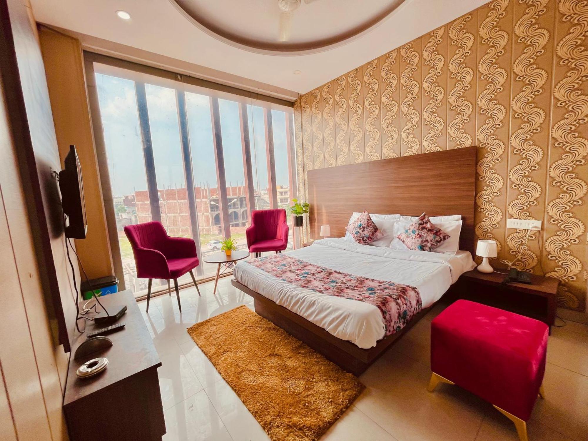 Hotel Pearl Grand, Zirakpur - Top Rated & Most Awarded Property In Tricity Чандігарх Екстер'єр фото